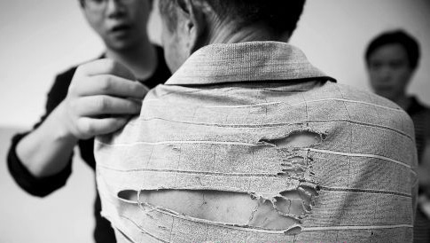 深圳不孝公务员之母半年挨打7次 曾想断绝关系