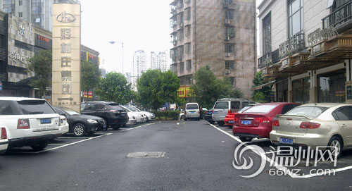 在线监督：新城凯悦富豪大酒店翻修道路私占车位?