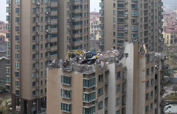 组图：浙江玉环拆除竣工10个月居民楼
