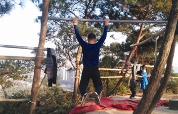 杨府山顶山寨健身场