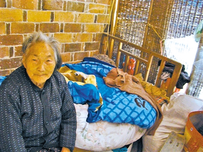 山高冰寒白萝卜当饭 谁来守护老人温暖过冬？