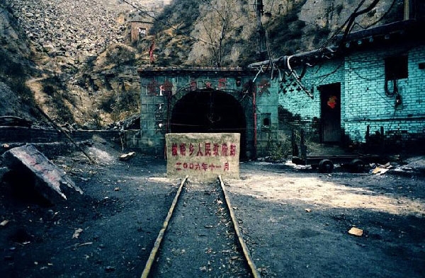 老外实拍中国农民工 打工妹悲惨月薪仅3百元