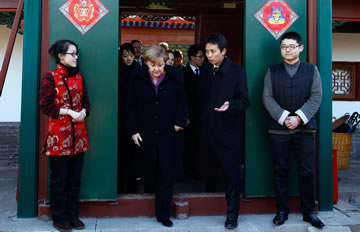 默克尔游北京四合院