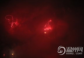 温州元宵焰火晚会全景呈现瓯江美景