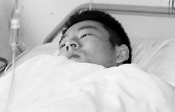 反扒队员公交上勇斗小偷被捅 被偷乘客一天后现身