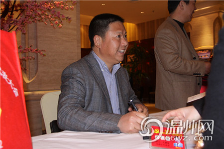 陈德荣看望党代表：请大家多提尖锐问题