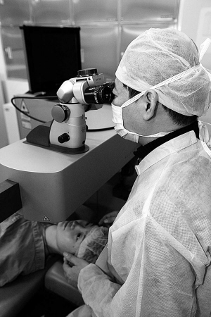 台湾眼科专家称镭射近视矫正手术或导致视力下