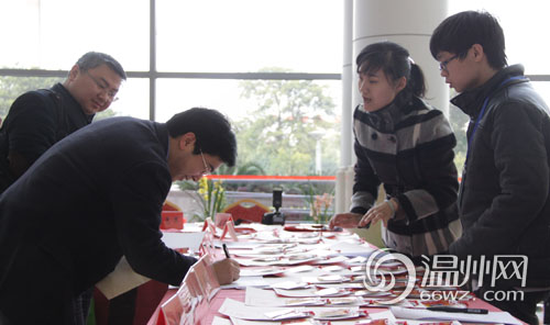 记者探两会：政协委员陆续报到 提案处处有民生