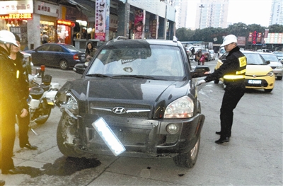 逆行车辆路遇交警狂奔数公里 司机弃车逃逸