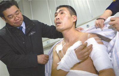 温州警官出差途中制止盗窃 下车后遭报复身中四刀