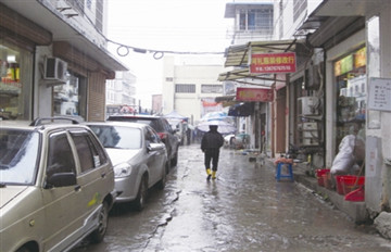 �϶�������·�˳�