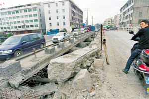 原定去年五月通车的塘永公路永梅段 至今仍是工地