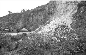杨府山发生山体滑坡