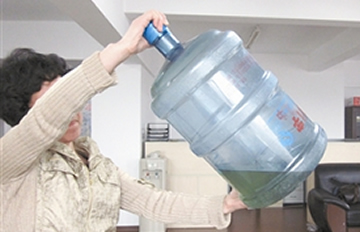 Ͱװ��Ȫˮ������̦