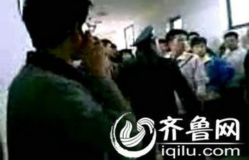 学生抢自习室引群殴
