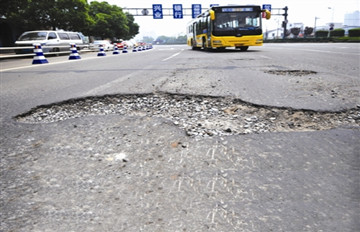 汤家桥路屡修屡破