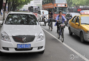直击人民路停车乱象