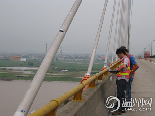 邮轮撞温州大桥续：有混凝土脱落但不严重