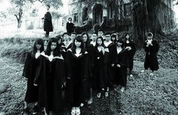 学生拍幽灵毕业照