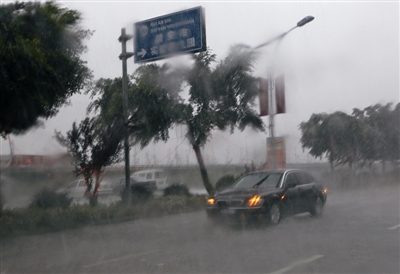 昨天温州多地雷雨交加 气象部门发布雷电黄色