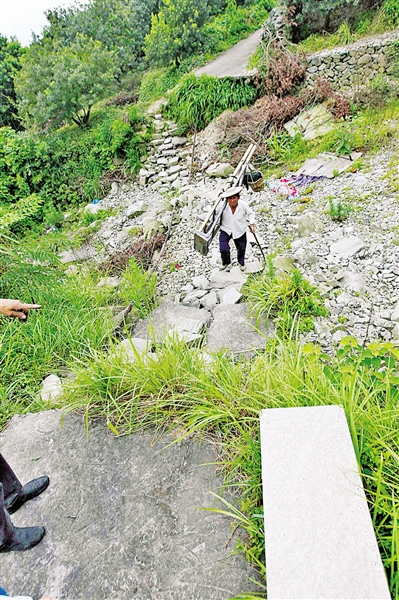 年年雨季家里“水漫金山” 乌龙溪整治迟未动工