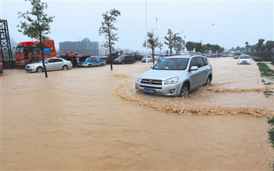 大雨倾城破57年纪录 全市出现8处地质灾害险情