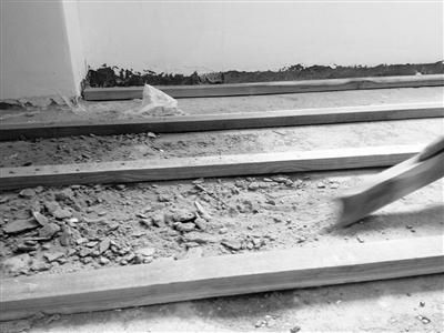 曼哈屯新房地面一戳一窟窿 房开称非质量问题