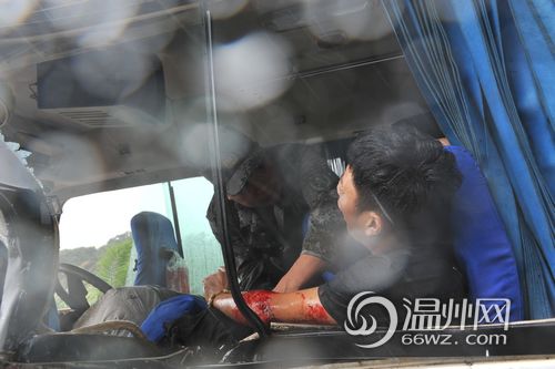 温州军分区司令员一刻钟雨中救出9名伤员