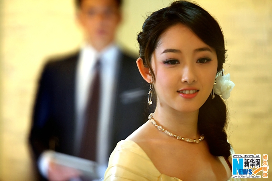 蒋梦婕《一克拉梦想》婚纱照曝光 <em>灰姑娘</em>变公