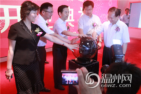 市金融改革广场、龙湾科技金融创新园相继揭牌