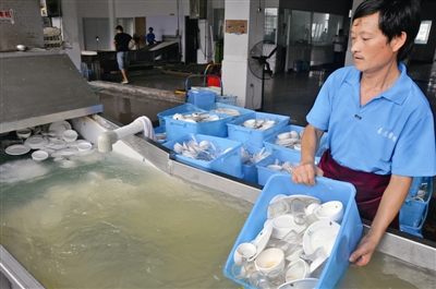 餐桌“五件套”卫生吗 现场目击为你揭秘