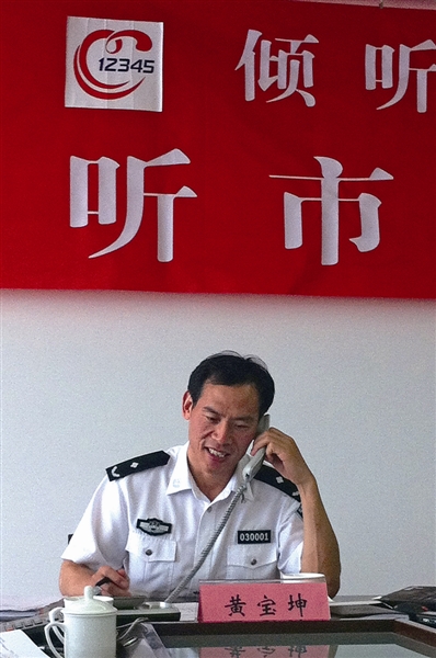 黄宝坤接听市长专线：市区汽车限制上牌尚无定论