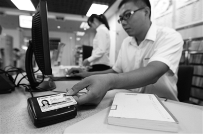 两月刷卡不到3万元 市民卡的“便”与“不便”