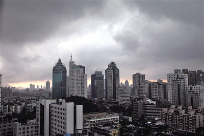 惊雷开道冷空气驾到 未来三天平均温度或低于22℃