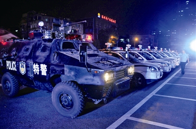 图说温州：警方夜巡 各就各位