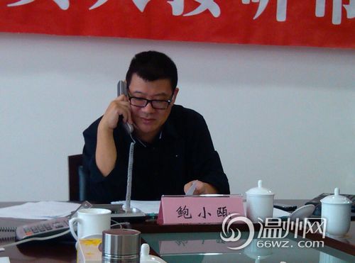 鲍小瓯接听市长专线 加强对地沟油溯源监管