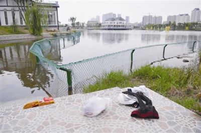 温州杨府山公园人工湖内女子溺亡