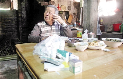 山里的老人啊：69岁的他最大的愿望是住进水泥房