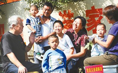 十年干部队伍建设成果丰厚:根基更坚实 骨干更健硕