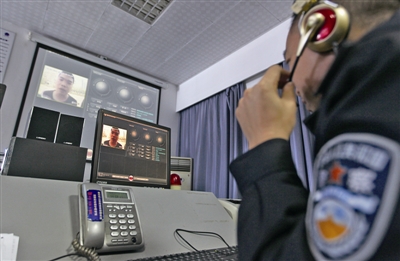 “龙湾警务在线”24小时站岗 可一键视频报警
