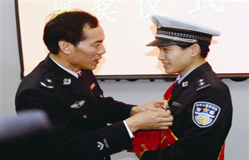 最美交警获三等功