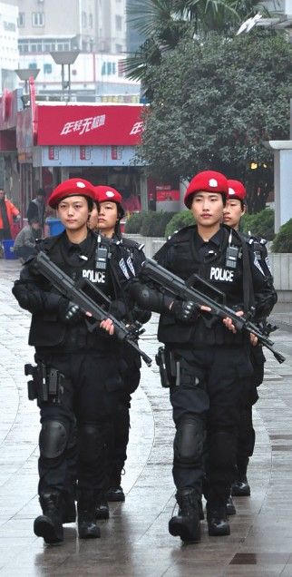 怎么画全副武装特警 1631761_476760.jpg