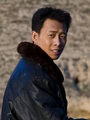 张译饰周麦狗
