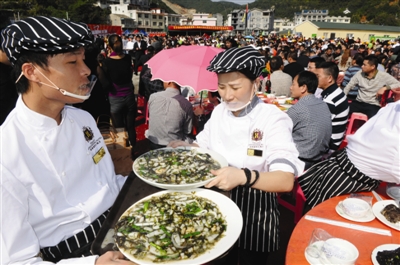 洞头：5公斤“丫头”紫菜拍出2万元