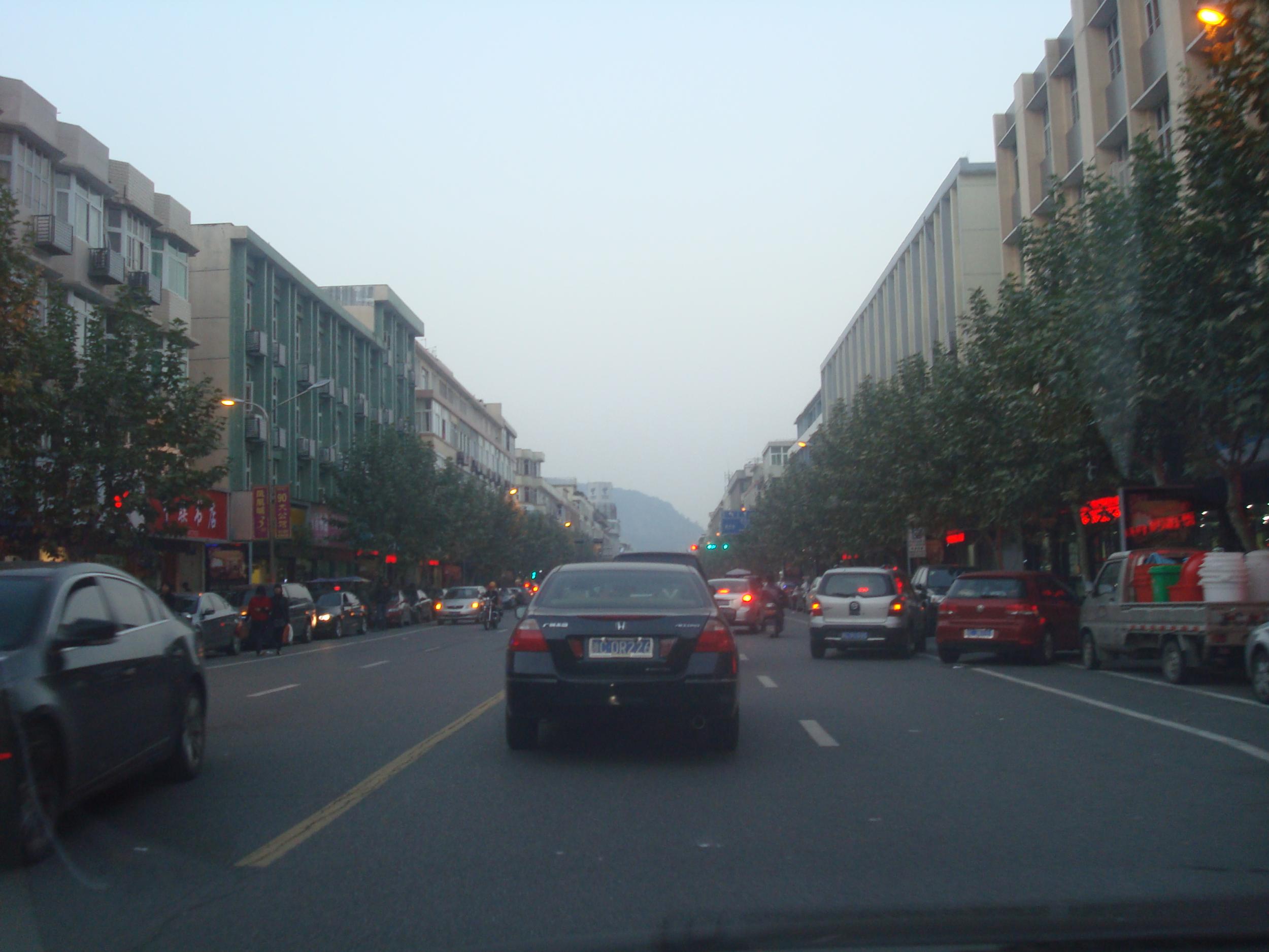 永中商业街繁荣景象