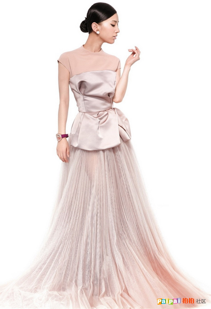  黄圣依 高开叉尴尬 露底  肌肉腿布满疤痕(图)_社