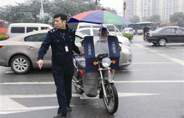 严查“四小车”