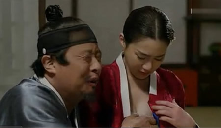 热播韩剧惊现猥琐大叔摸乳镜头 观众批太情色