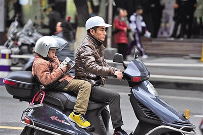 图说新闻：别让孩子陷入“险地”