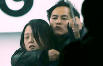 抢珠宝行后劫人质